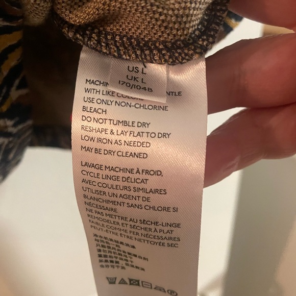 Very pretty Anthropologie tank blouse, peplum style. - Picture 5 of 6